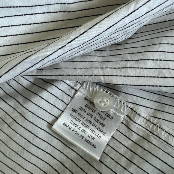 ◽️DUO MATERNITY: Women’s M, white & black striped button down blouse w/tie◽️ - Picture 3 of 9